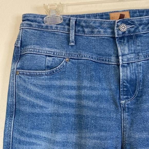 Driftwood Farrah flared jeans women’s 31” raw hem - Picture 4 of 8